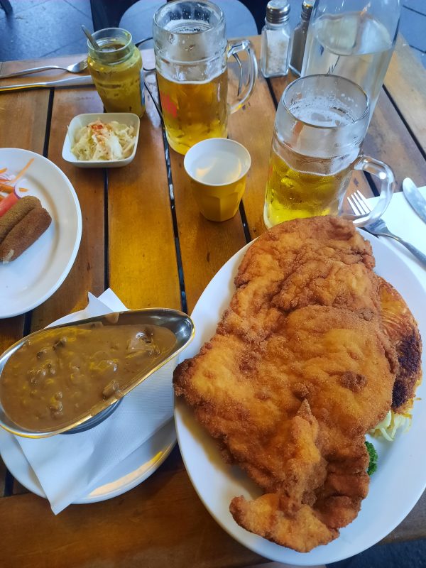 Unas